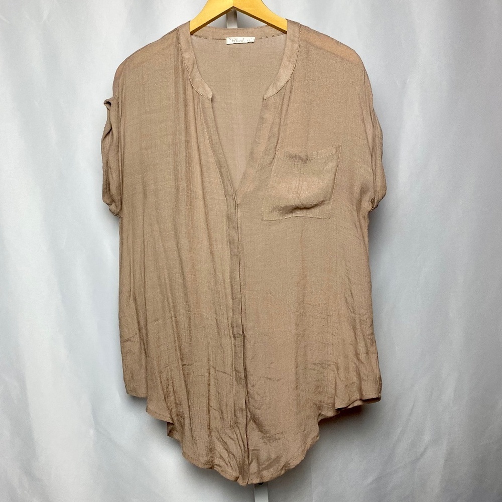 Blush BJ Womenʻs Tan Split Neckline Button Up Cuffed Capped Sleeve Blouse 1XL